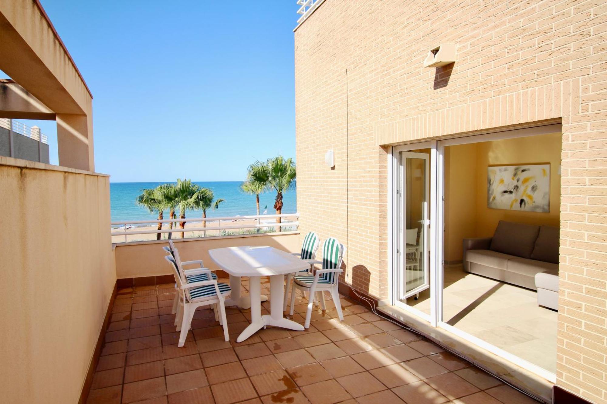 Atico Con Piscina Privada En Primera Linea Apartment Denia Room photo